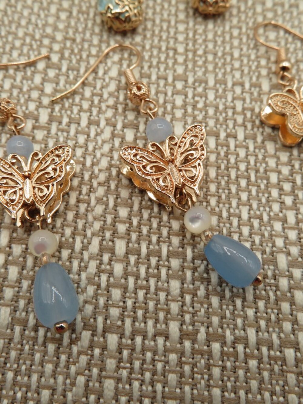 4 Pairs Crystal Beaded Gold Tone Dangle Earrings - Picture 7 of 10